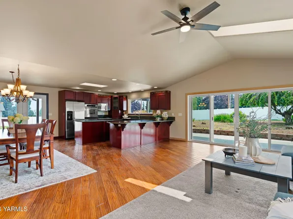 575 Parish Rd, Selah, WA 98942