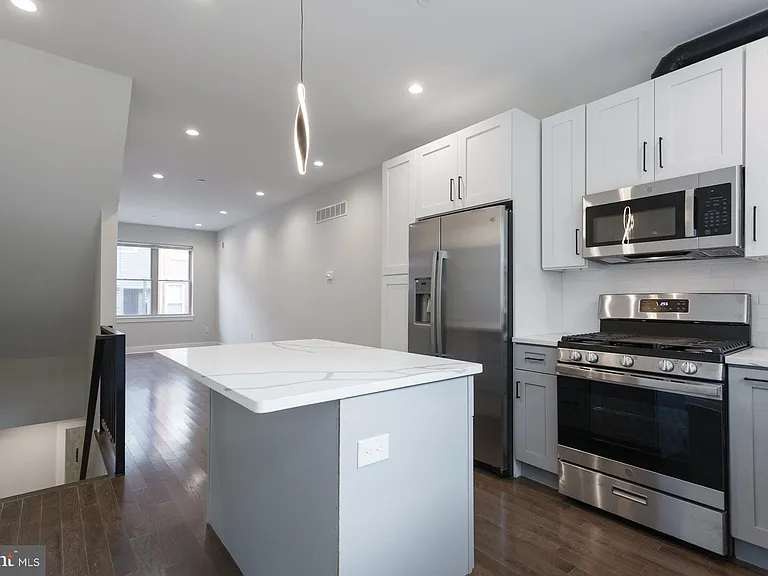 2722 Latona St — Photo 3