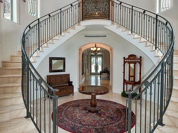 Entry/ Foyer