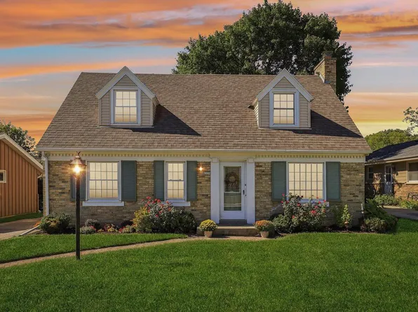 2339 North 113th STREET, Wauwatosa, WI 53226