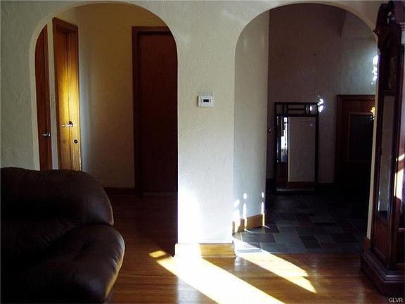 3rd image of 114 Myrtle Ave