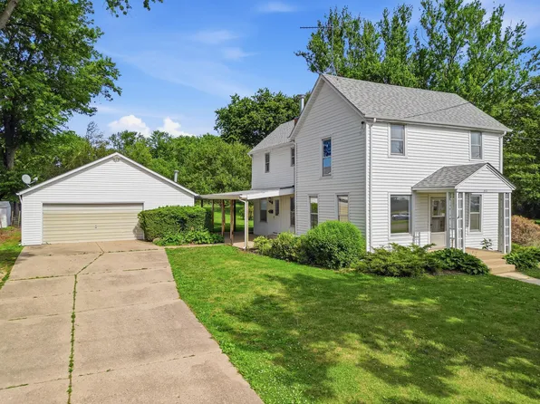 411 S McKendrie St, Mount Morris, IL 61054