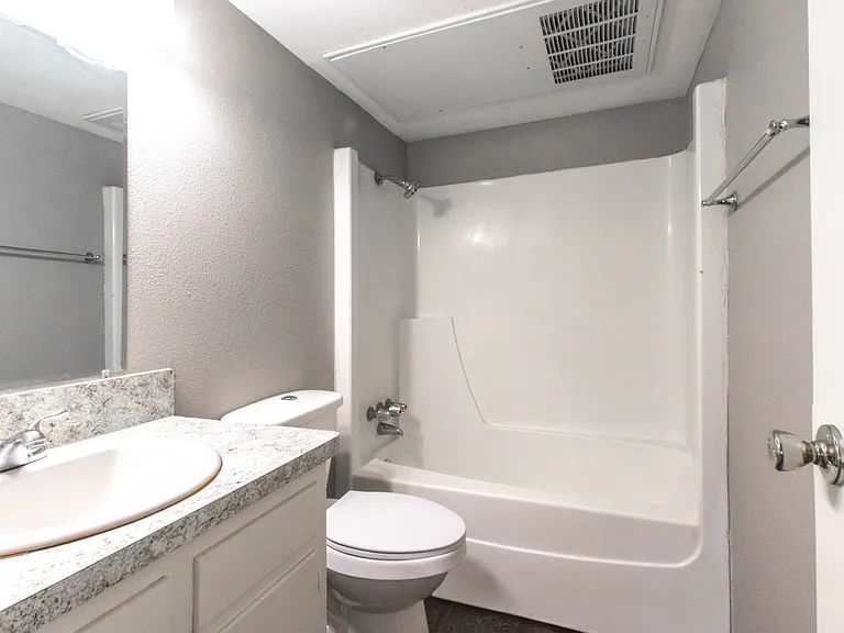 1126 N Bell Ave #BELLAIRE APARTMENTS — Photo 12