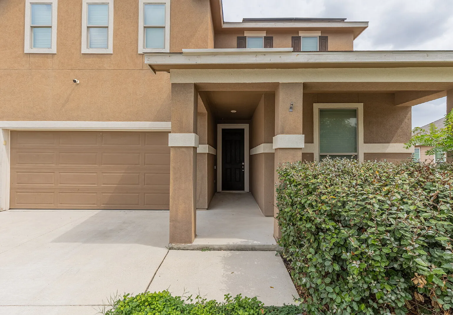 3 bed, 2.5 bath, 2462 sqft, $1,850 — Photo 3