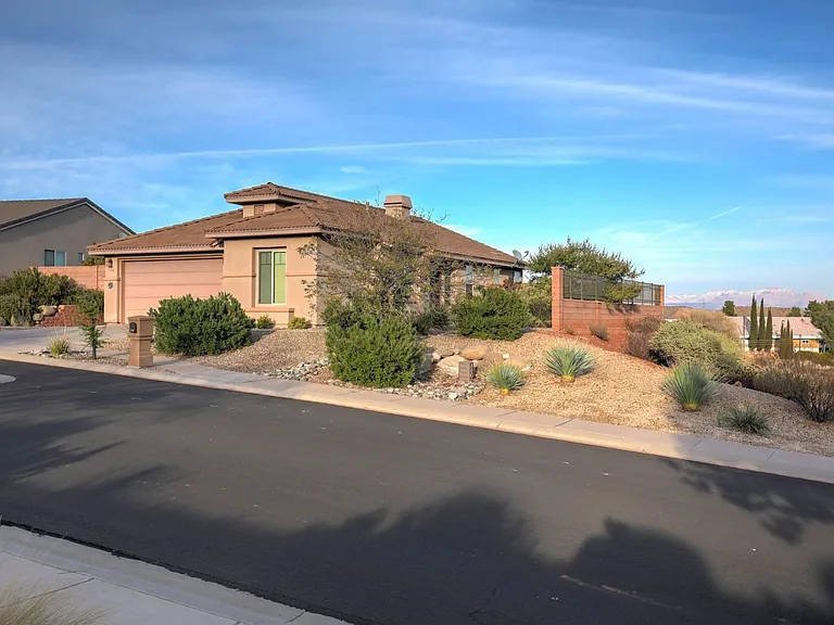 1960 N Jones Ranch Rd — Photo 3