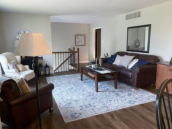 3rd image of 2208 Anderson Dr