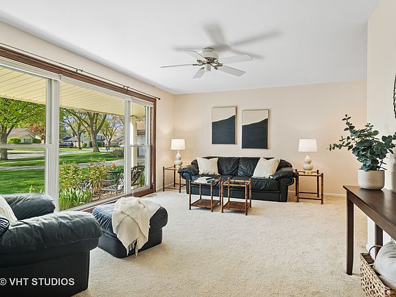 3rd image of 3041 N Huntington Dr