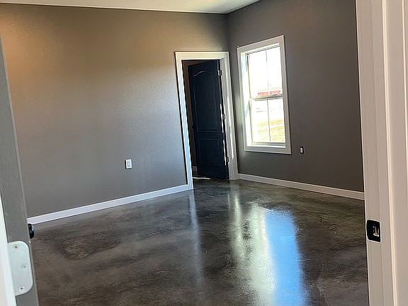 5th image of 400 Olivia Dr