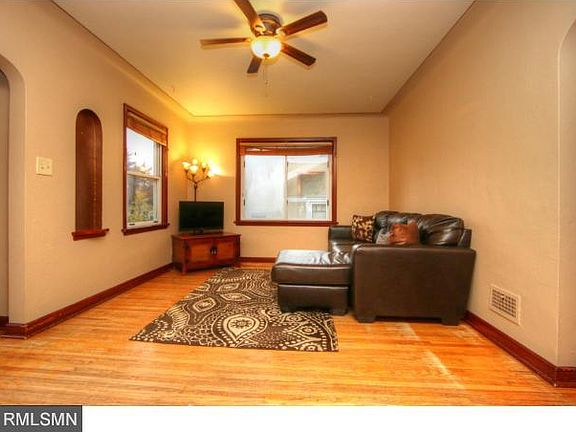 4th image of 1056 Earl St