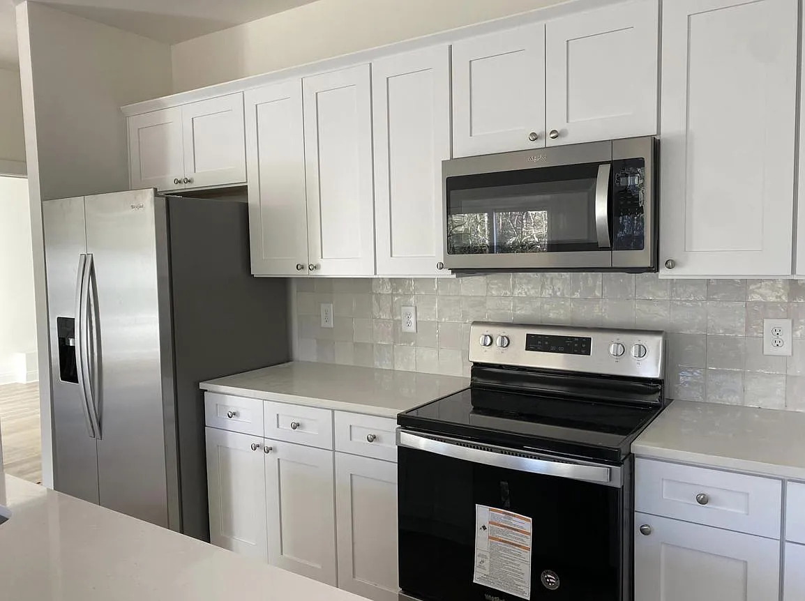 5 bed, 5.5 bath, 2198 sqft, $4,900 — Photo 3