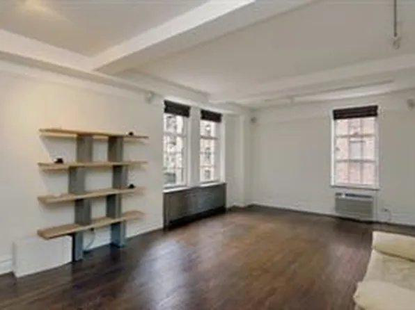 470 West 24th Street image 1 of 12