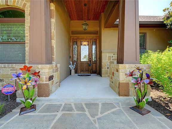 3rd image of 204 Overlook Ct