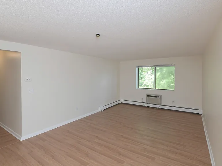Legacy Apartments Rockland — Photo 8