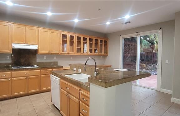 4th image of 2467 Berkshire Ln