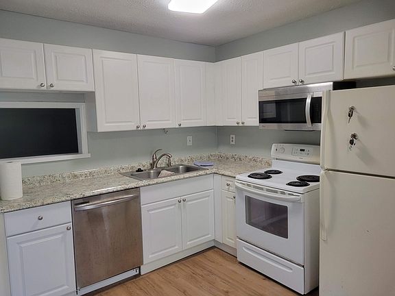 2nd image of 3588 Wessex Ct