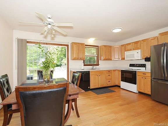 4th image of 55 Chester Ave