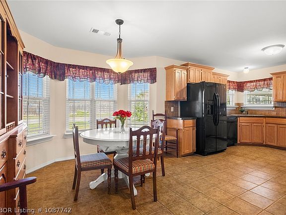 5th image of 437 Riley Dr