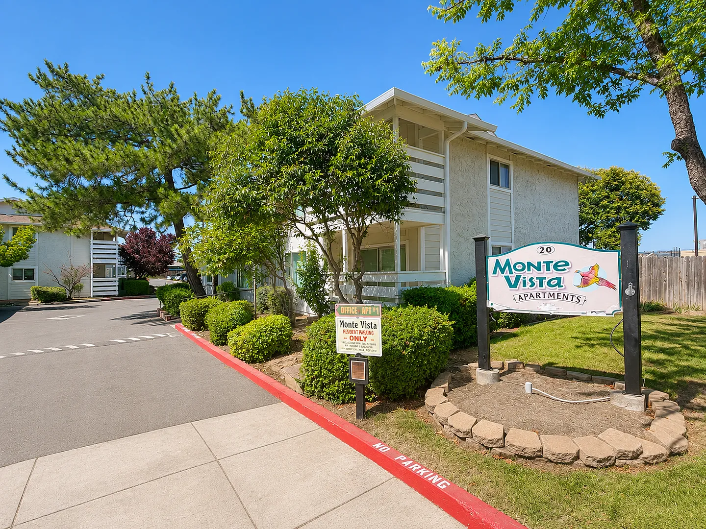 Monte Vista Apartments — Photo 3