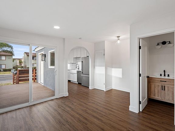 3rd image of 1008 Oaklawn Ave