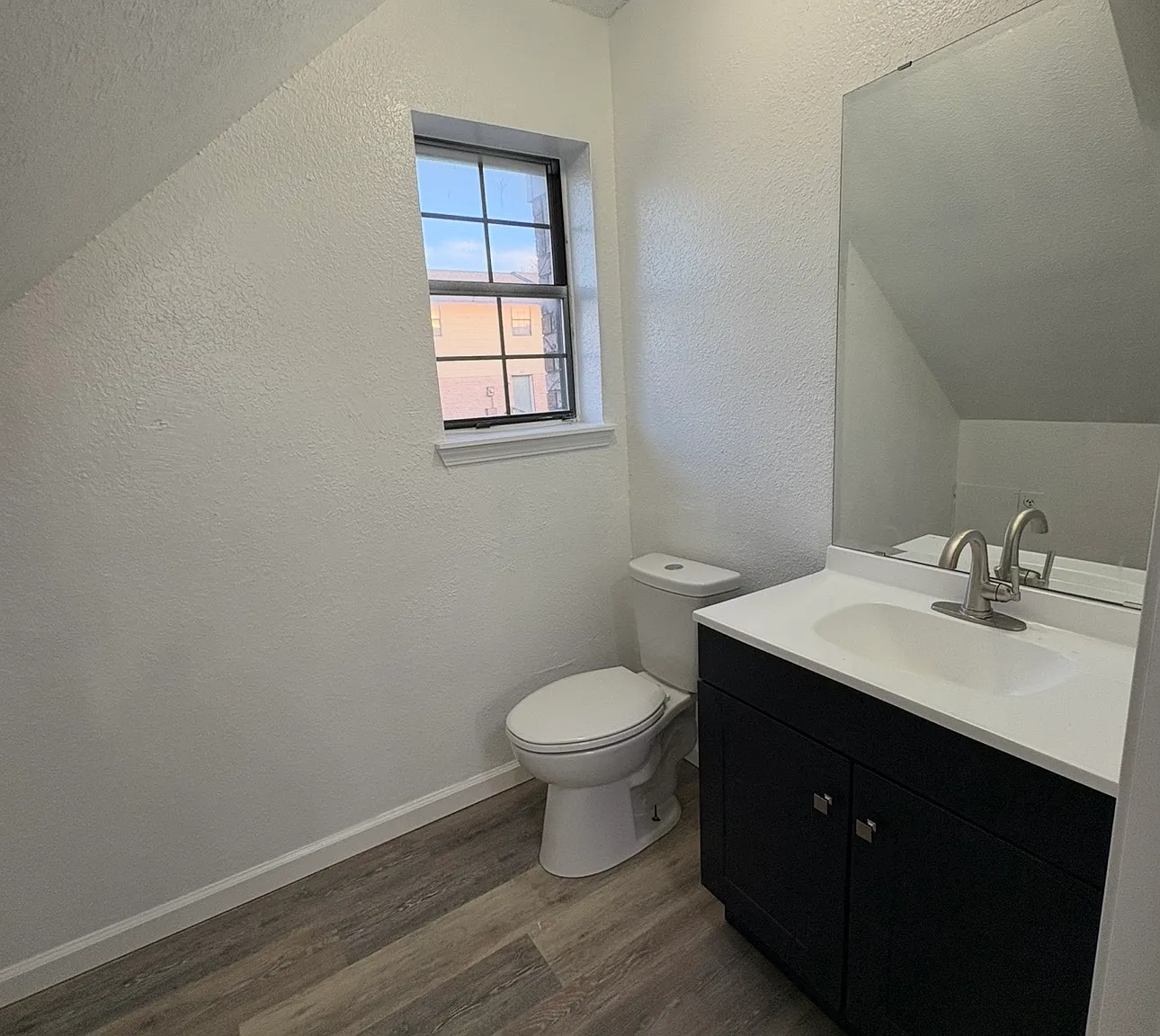 2 bed, 1.5 bath, 825 sqft, $995 — Photo 3