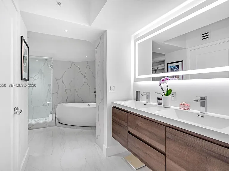 6301 Collins Ave #1207 — Photo 15