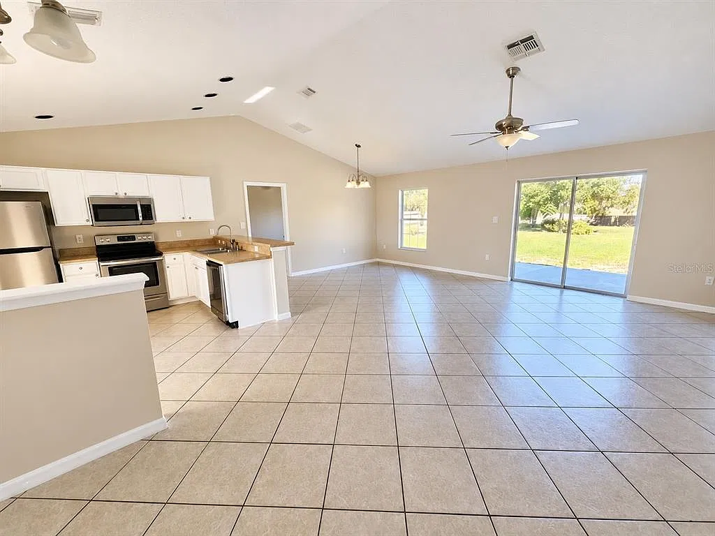 4 bed, 2.0 bath, 1600 sqft, $2,600 — Photo 2