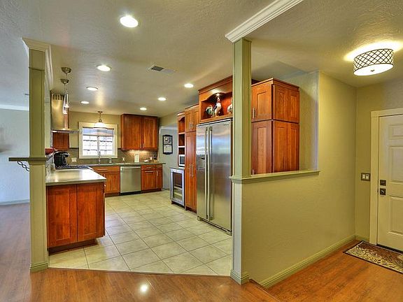 5th image of 640 Pima Dr
