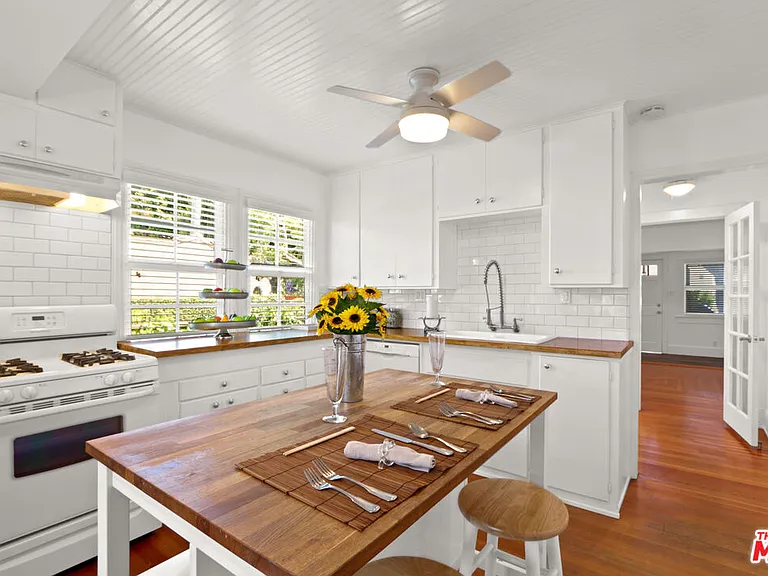 4260 Lincoln Ave — Photo 5