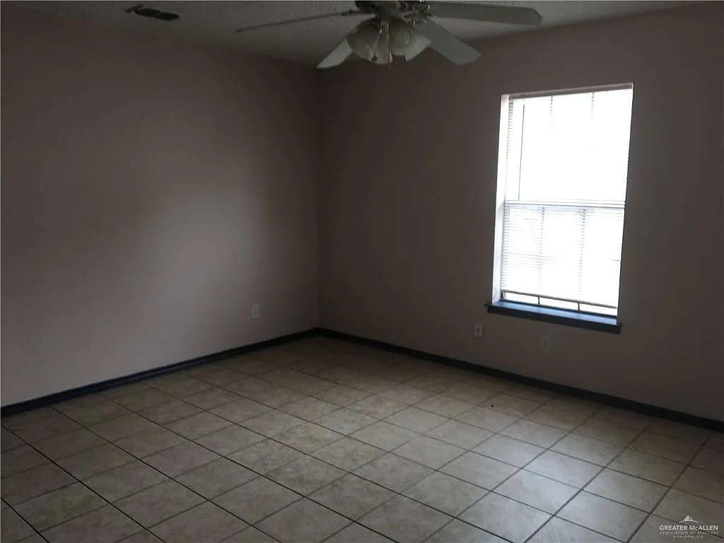 2 bed, 2.0 bath, 912 sqft, $875 — Photo 2