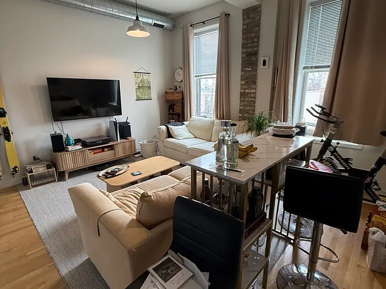 1422 N Milwaukee Ave #209 — Photo 2