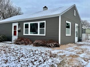1627 Alcoa Ave, Bettendorf, IA 52722