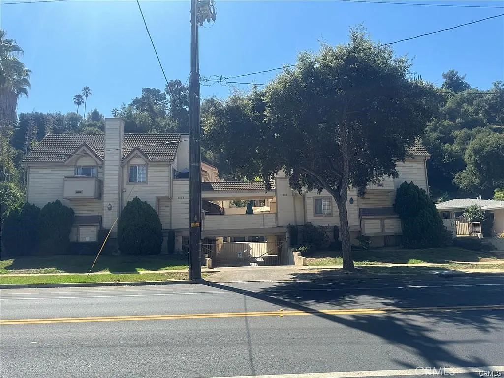 3 bed, 1400 sqft, $4,000 — Photo 1