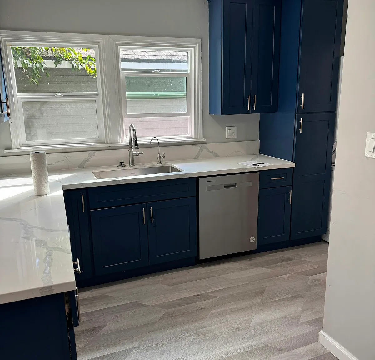 244 North Kenwood Street, Unit 408 — Photo 1