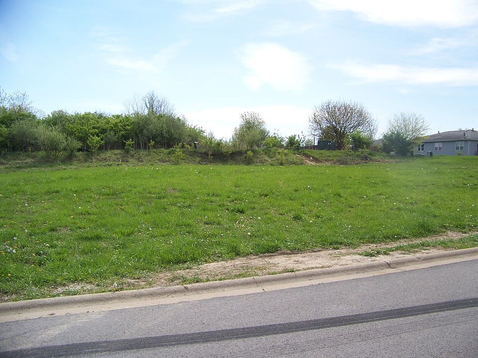 1st image of 946 Arrowhead Dr