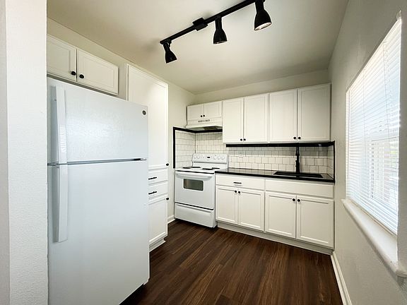 2nd image of 1714 N Lindsay Ave #3