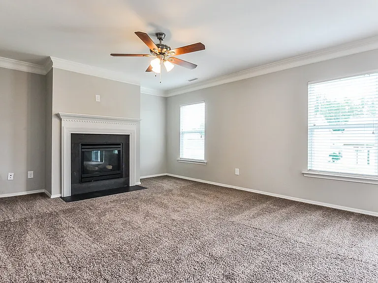 440 Kerriann Ln — Photo 2