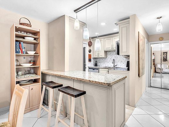 4th image of 3020 NE 16th Avenue #204 E