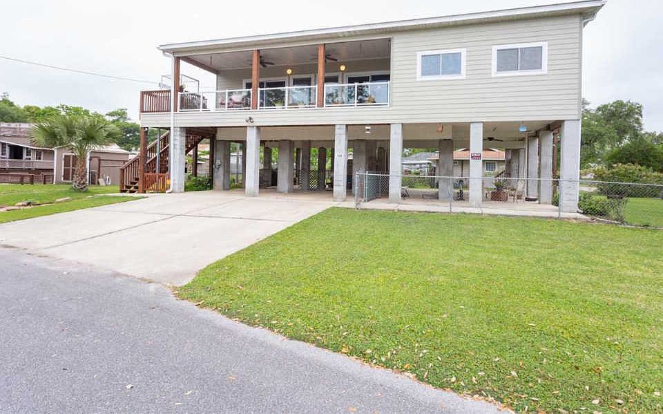 1st image of 501 SE Baublits Dr