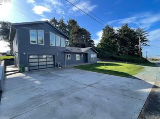 720 Caroline St SE, Bandon, OR 97411