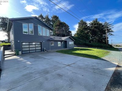 720 Caroline St SE, Bandon, OR, 97411