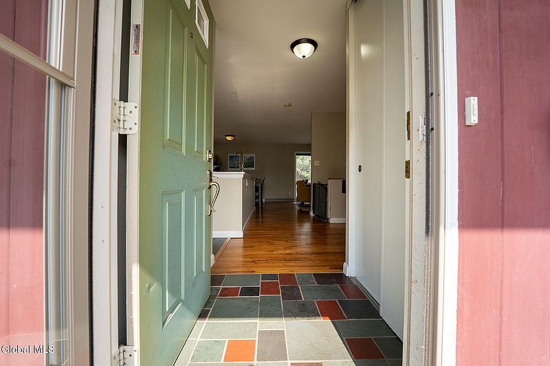 2nd image of 52 Hawthorne Avenue