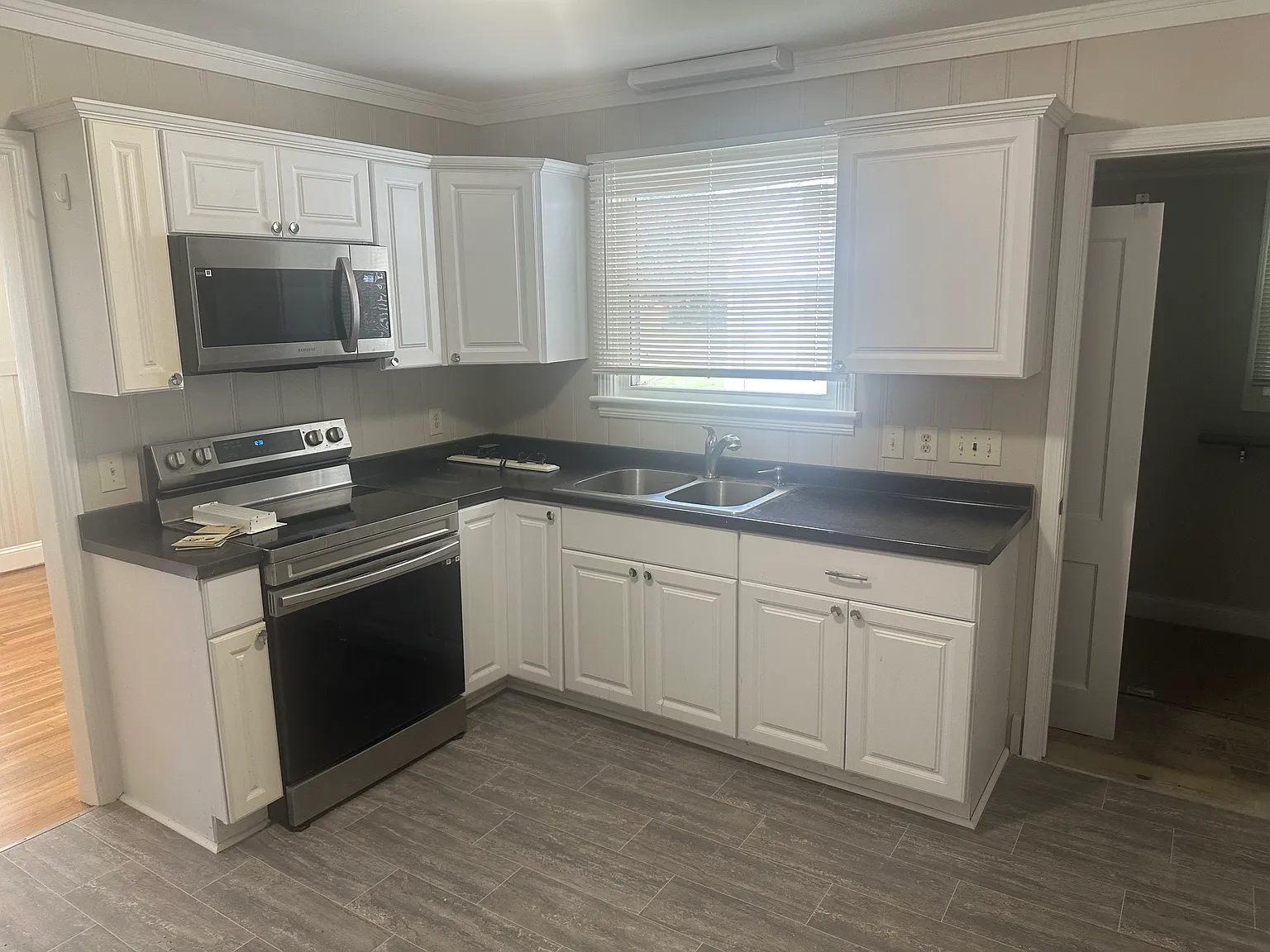 4 bed, 2.5 bath, 1772 sqft, $2,400 — Photo 2