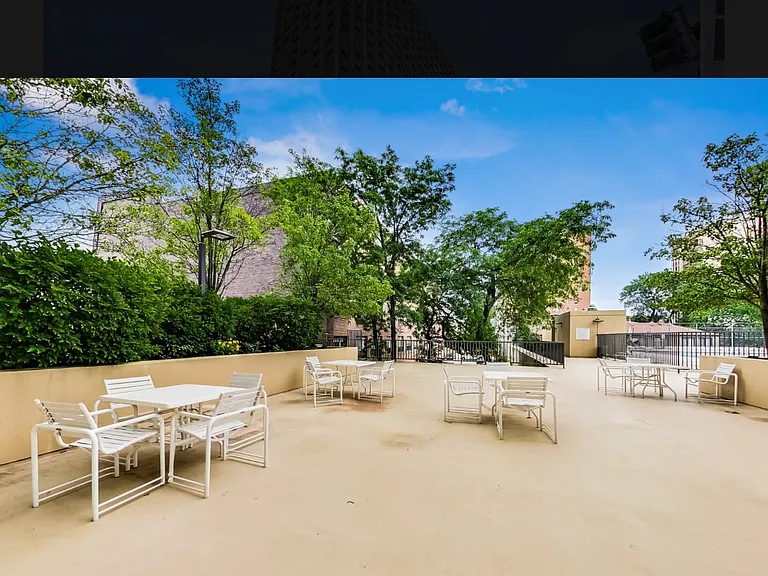 4343 N Clarendon Ave #608 — Photo 4