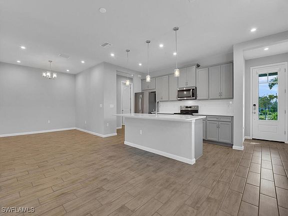 5th image of 10372 Bonavie Cove Dr