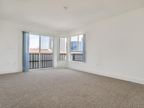 2nd image of 1539 Beloit Ave Penthouse 7-SMARTROOM1