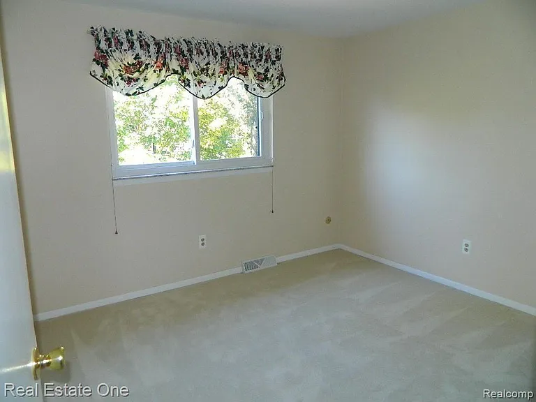6927 Northpoint Dr — Photo 29