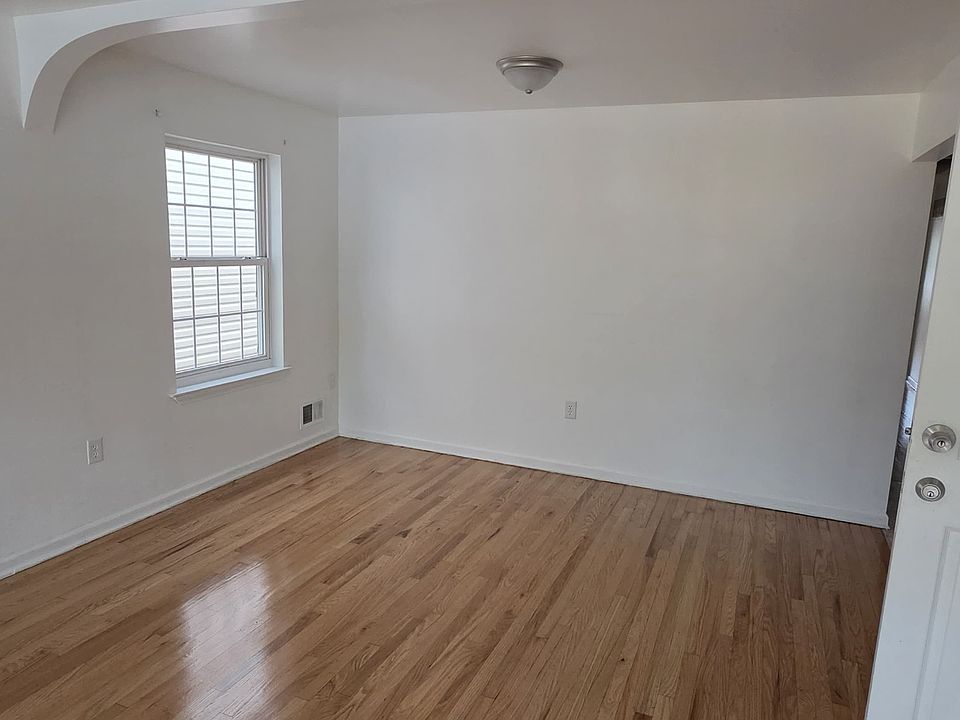 1st image of 1079 Magnolia Ave