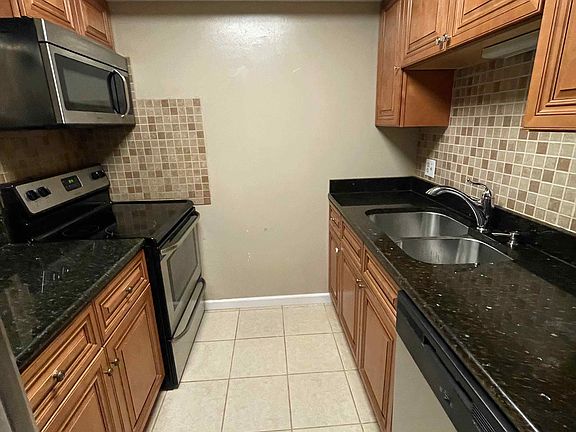 4th image of 1045 S Evergreen Ave APT 103