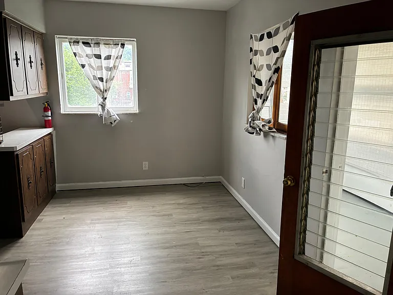 1102 Valley St #B — Photo 32