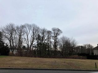 25 Standish Dr, Ocean, NJ 07712